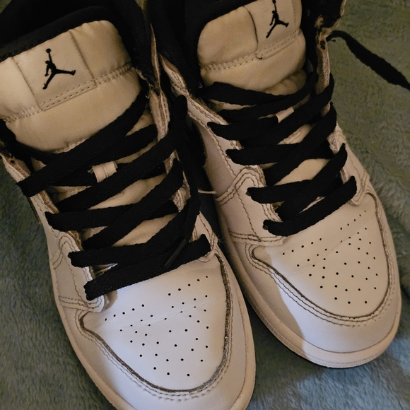 Jordan Kids Black and White High-Top Sneakers - Picture 13 of 13